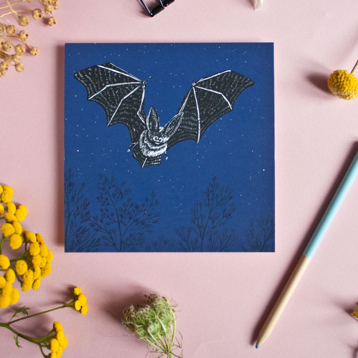Quadratische Postkarte Fledermaus
