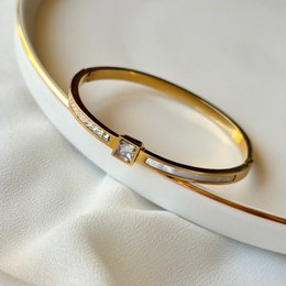 SQUARE – Starres Armband aus Stahl, Gold und Zirkon
