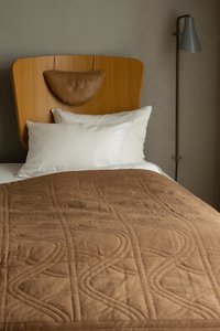 brøchner quilted blanket