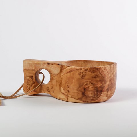 Handgefertigter Kuksa-Becher aus Olivenholz – Campingbecher aus Holz