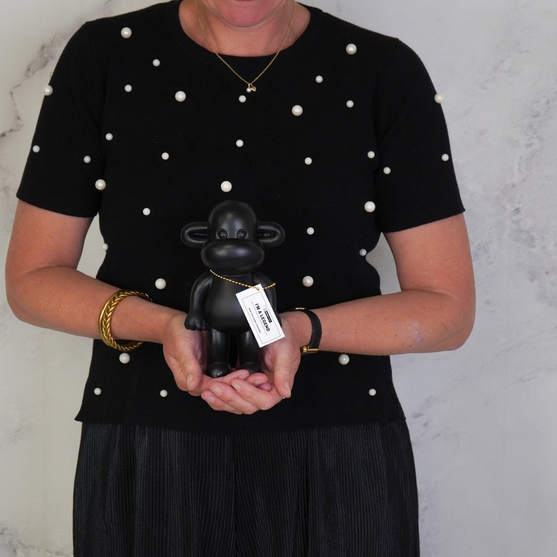 Ozdoba - figurka małpy „The Legend” - czarna - 11x7x19cm
