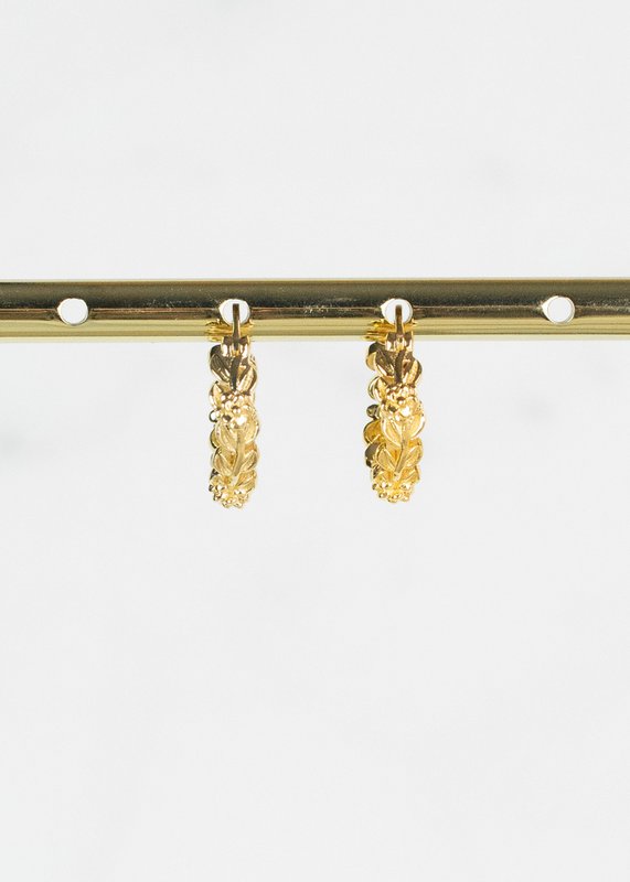 Arete flor chapado en oro 14k