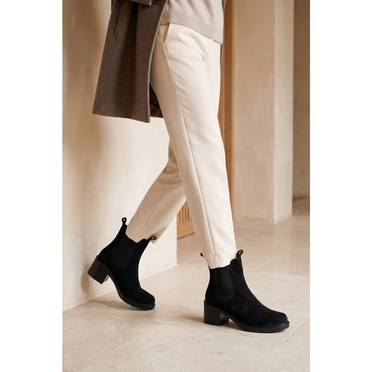 INMA BLACK – Stiefeletten mit elastischen Einsätzen und Blockabsatz