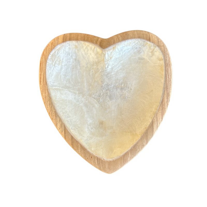 Plat en teck avec coeur de coquille