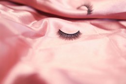 Lovely Lashes Deluxe Kit with Black Eyeliner