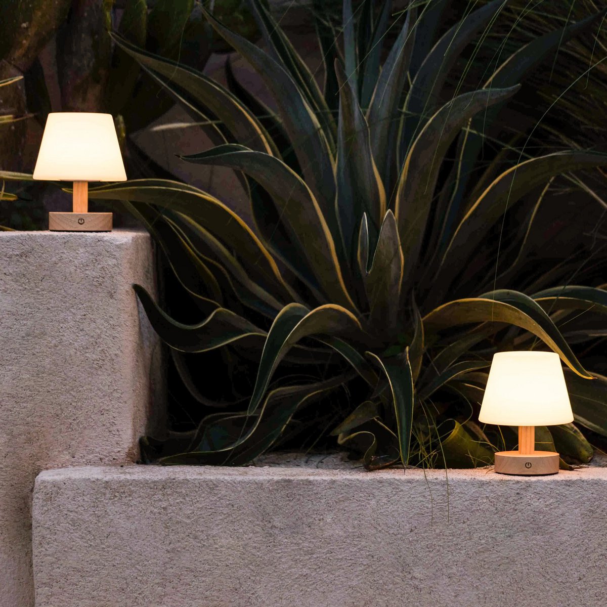 Lampe de table rechargeable en bois marron clair Teddy