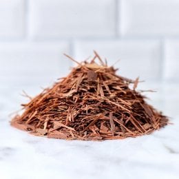 Lapacho - Pau d'Arco is a type of tea made from the bark of the Lapacho tree. The product is available in three variants: a 80 gram tin, a 320 gram resealable package, and an 80 gram resealable package. The tea has a reddish-brown color and a distinctive earthy, slightly sweet flavor.