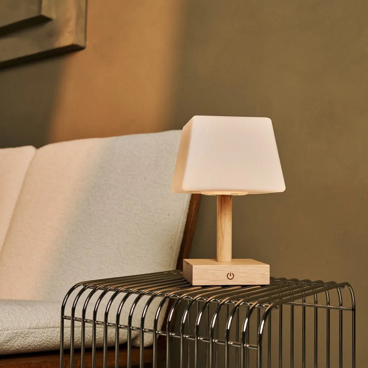 Lampada da tavolo ricaricabile Tommy in legno marrone chiaro