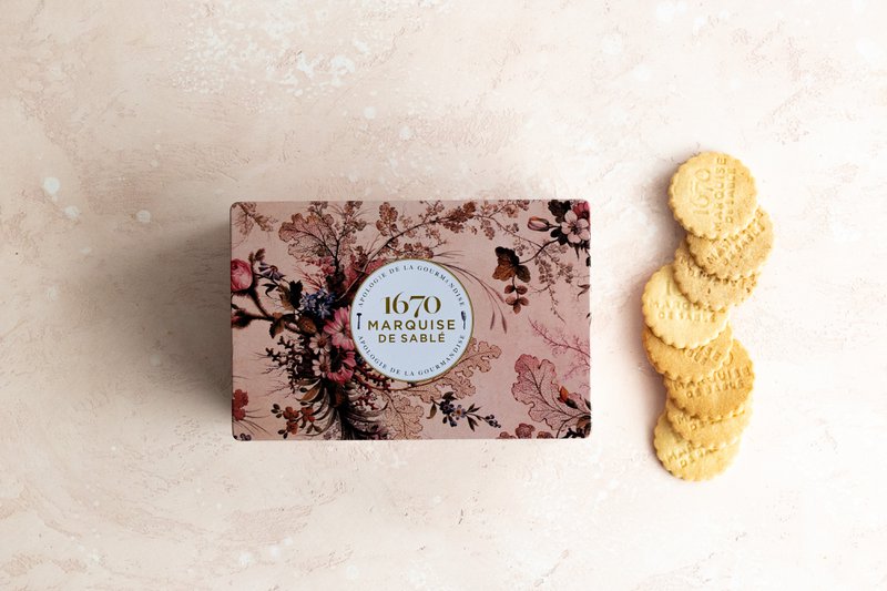 Shortbread biscuits assortment of pure fresh butter plain shortbread, with chocolate chips and salted butter caramel chips - metal box "Dream in the Undergrowth" 300 g