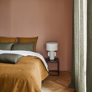 CARLINA gewatteerde sprei brons en zwarte hommel