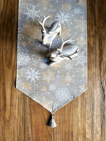 Wintermotief Tafelloper met Kwastjes met sneeuwvlokkenprint, Katoen-Polymix | TheeLurex Oro