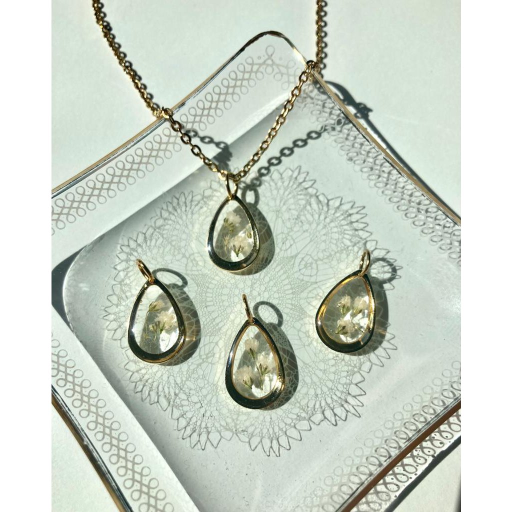 Resin/Stainless Steel Pendant gold/silver with Gypsophila (without necklace)