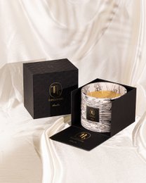 Black luxury scented candle, glass container with gold accents, premium gift packaging, elegant home fragrance.