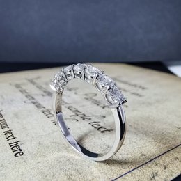 Mousserende halv evighed moissanite ringe