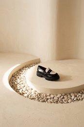 LISSY NOIR ET BLANC – Mocassins en cuir avec détail en fausse fourrure