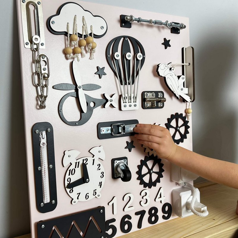 Scheda di attività in legno: tavola per bambini