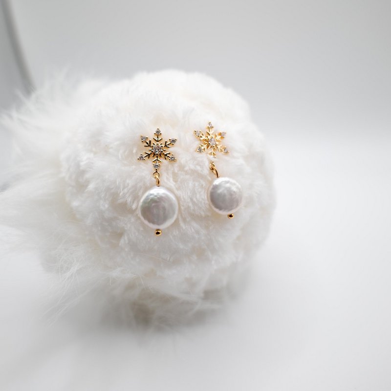 SNOW – Earrings with Zircons and Keshi Pearls