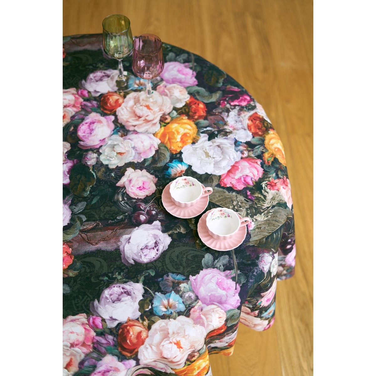 Round Tablecloth, Dark Floral 100% Cotton, Printed | Francine Black