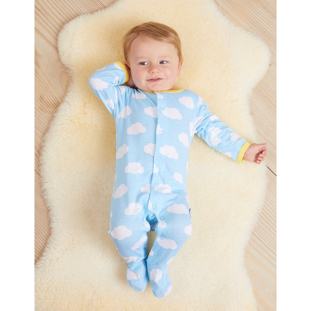 Organic cotton baby gift set with romper, hat and body with sun cloud pressure