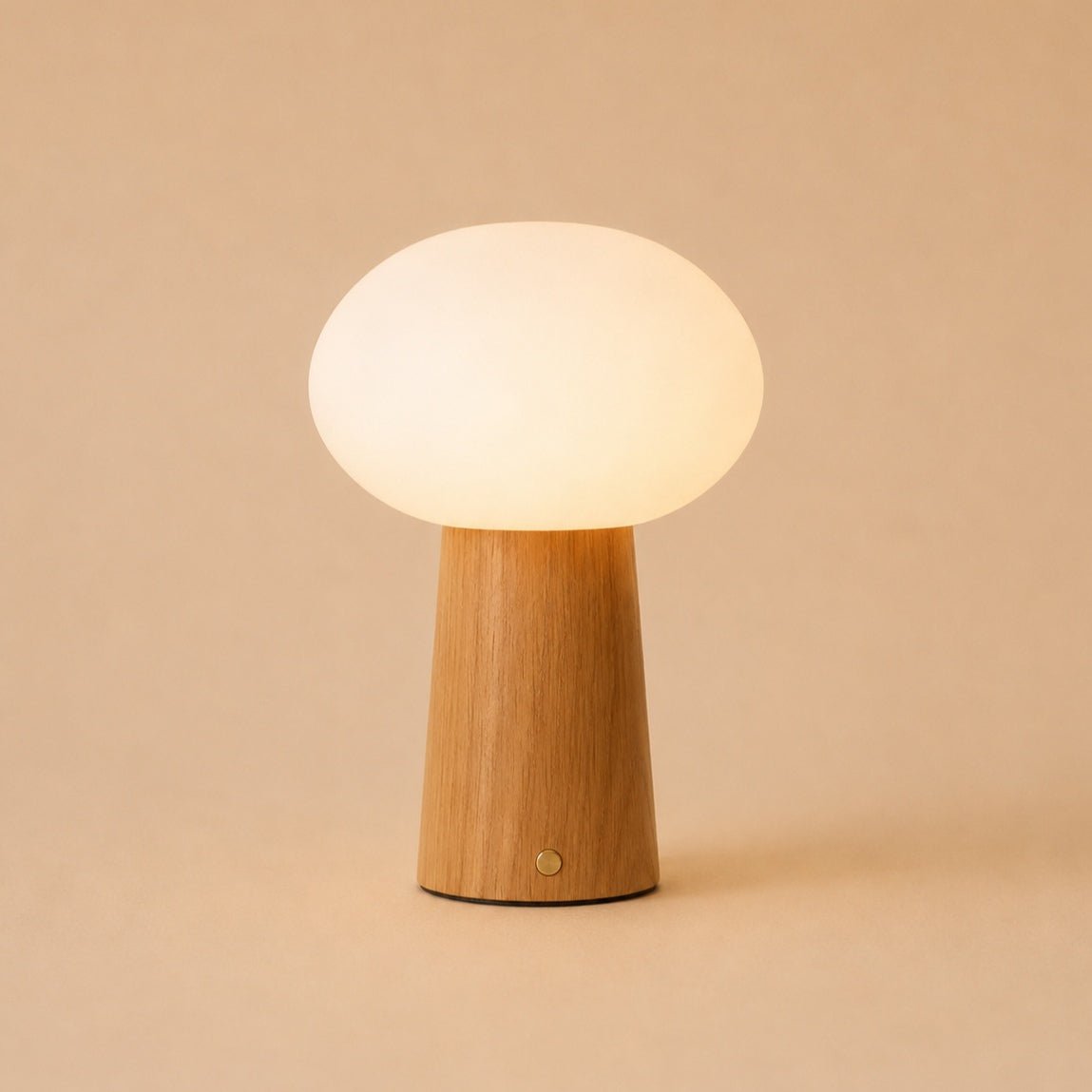Max Hellbraune kabellose Tischlampe aus Holz