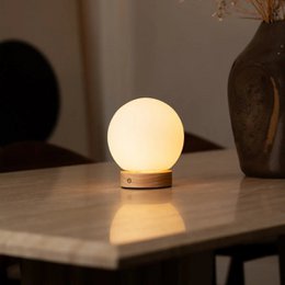 Flore lysebrun genopladelig trælampe