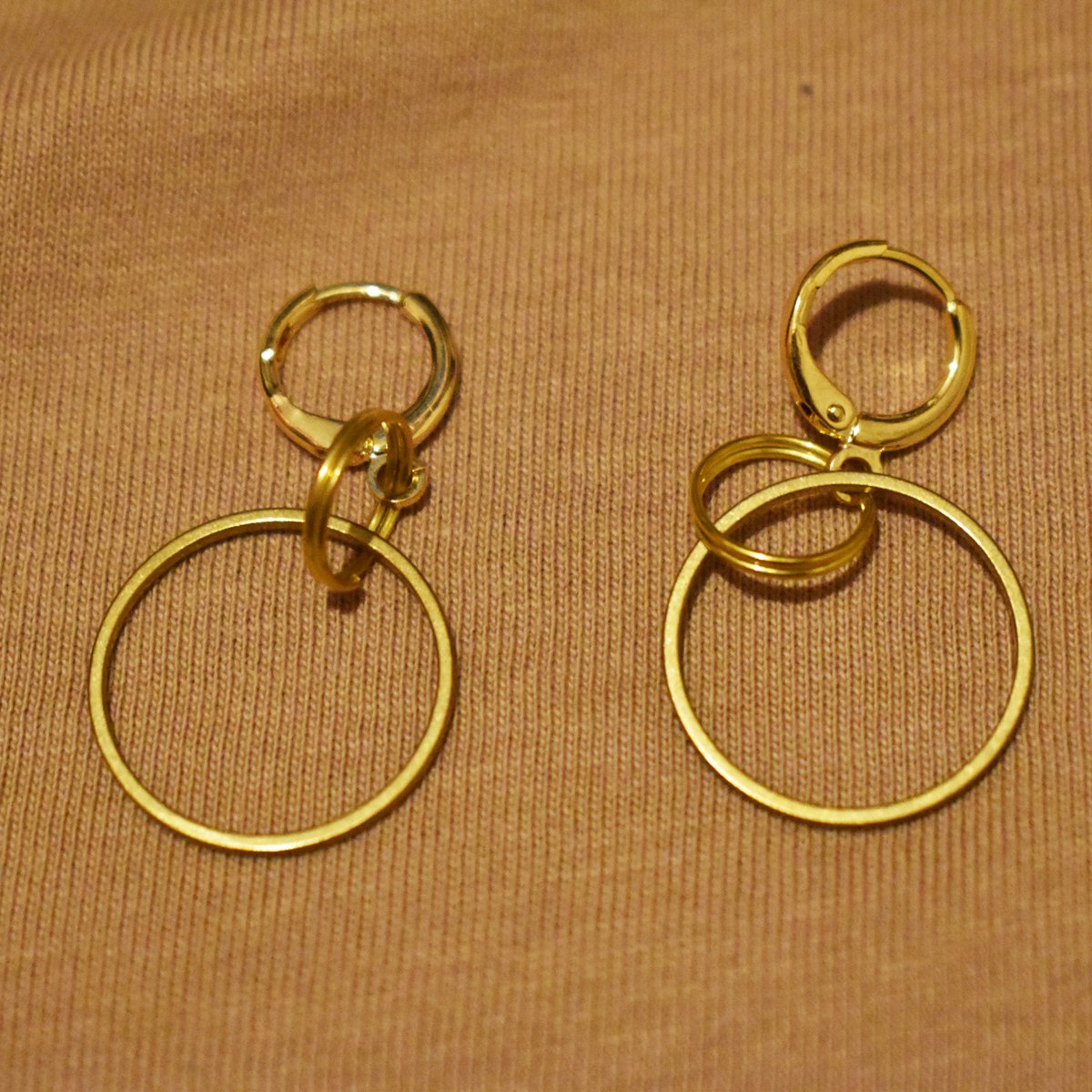 Pendientes Bienvenido Huggie