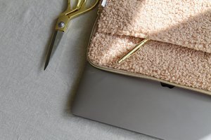 Blue Tit Laptoptasche (13 Zoll) Mono Teddy Warm Nude