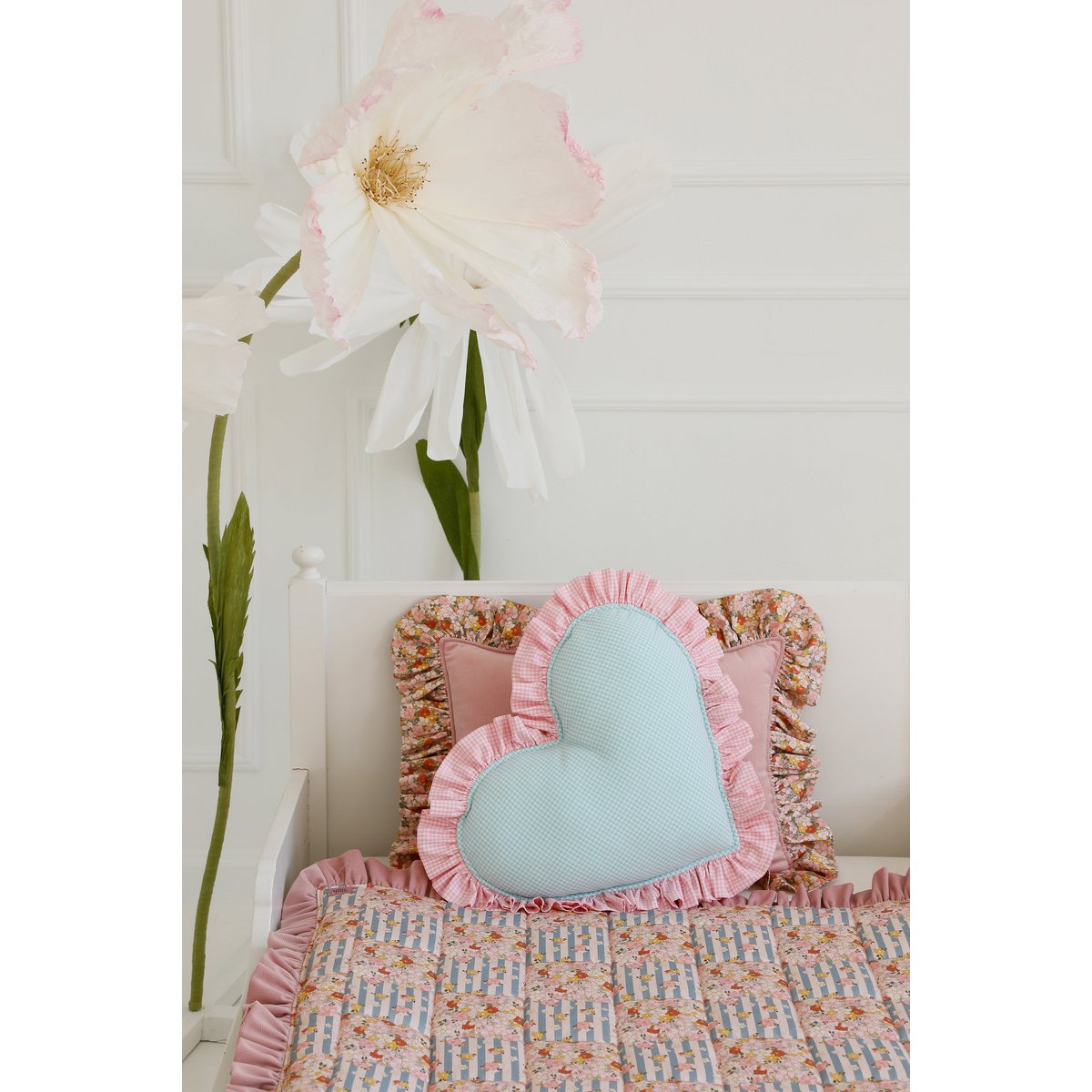 Cuscino Cuore double face con volant “giardino rosa”