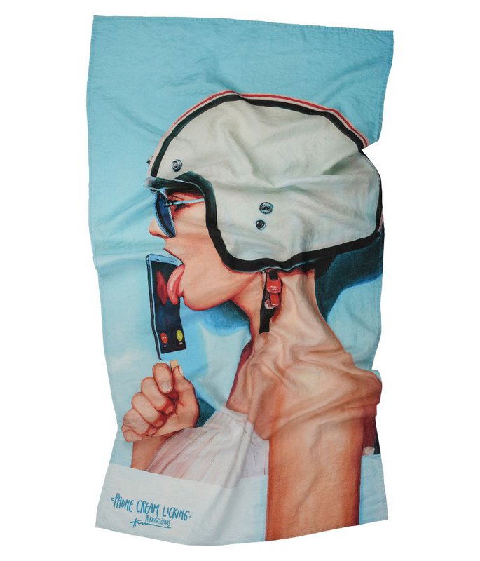Linned strandhåndklæde Telefon Cream Licking - Algis Krisčiūnas