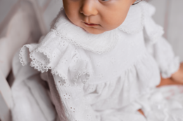 Baby pige hvid kjole til lejlighed