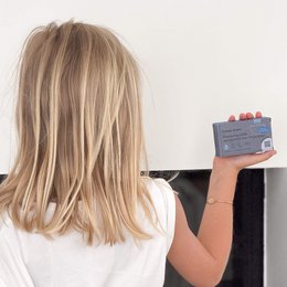 Vaste shampoo voor witblond haar met ultramarijnblauwe pigmenten - Versie 1