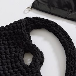 Borsa a secchiello “Apollon cotton” all'uncinetto con custodia impermeabile nera