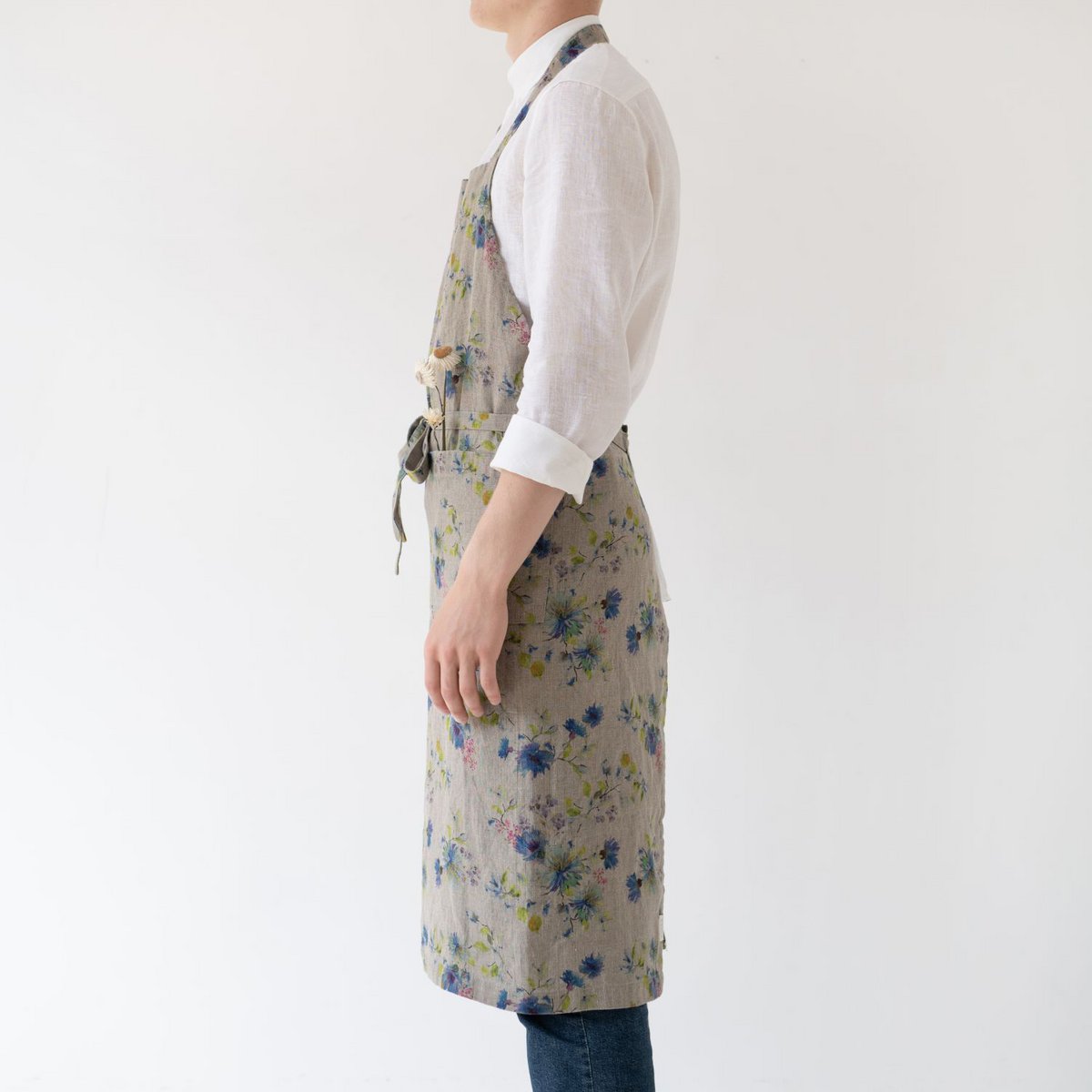 Fleurs sur le tablier de chef en lin naturel