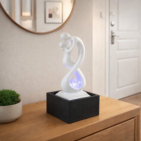 Zimmerbrunnen – Amor Schwarz und Weiß – Modern mit buntem LED-Licht – abnehmbare Liebhaber-Skulptur – zeitgenössische Innendekoration – rotierende Kugel