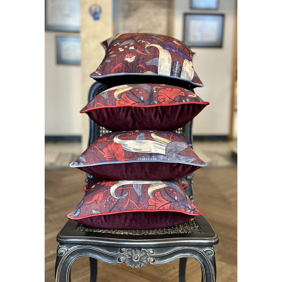 Pillowcase Deco | Red drama