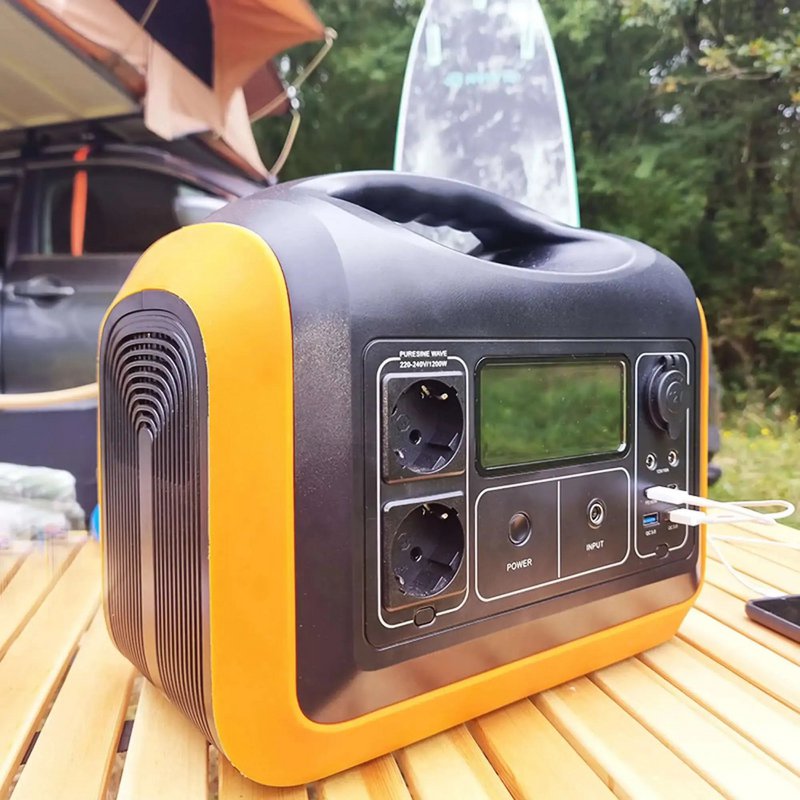 1200WH Nomadic Battery Kit + 2 110W solpaneler