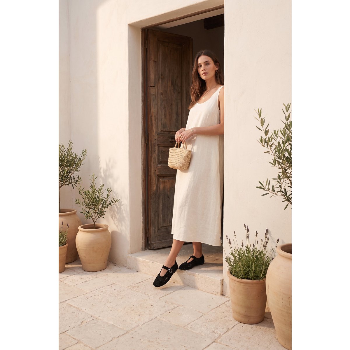 CARROLL BLACK SUEDE – Ballerinas aus perforiertem Wildleder mit Schnalle