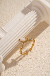 Verstelbare gouden stalen ring met ovale steen en strass