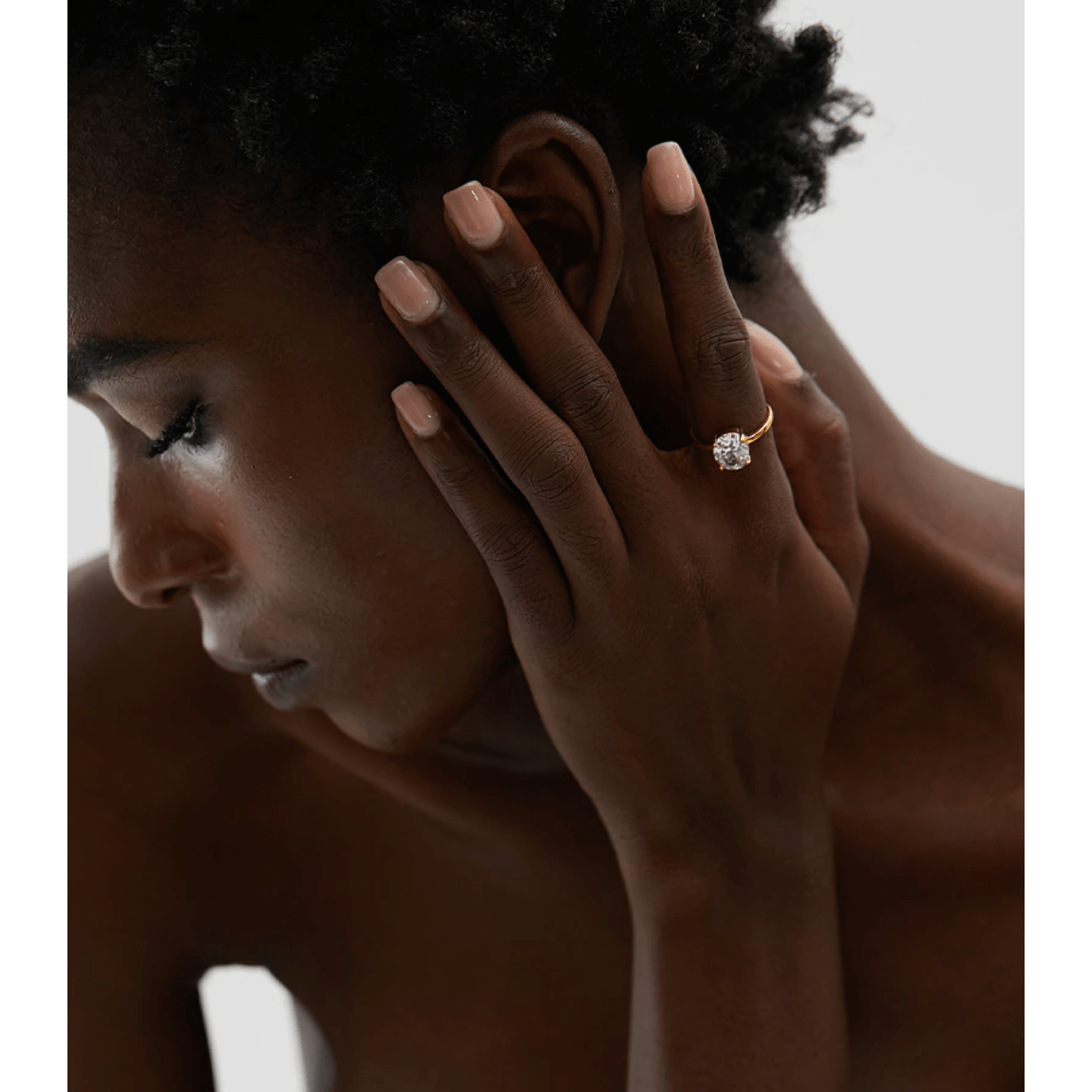 Tabby - Solitaire jubilæums ring i krystalguld