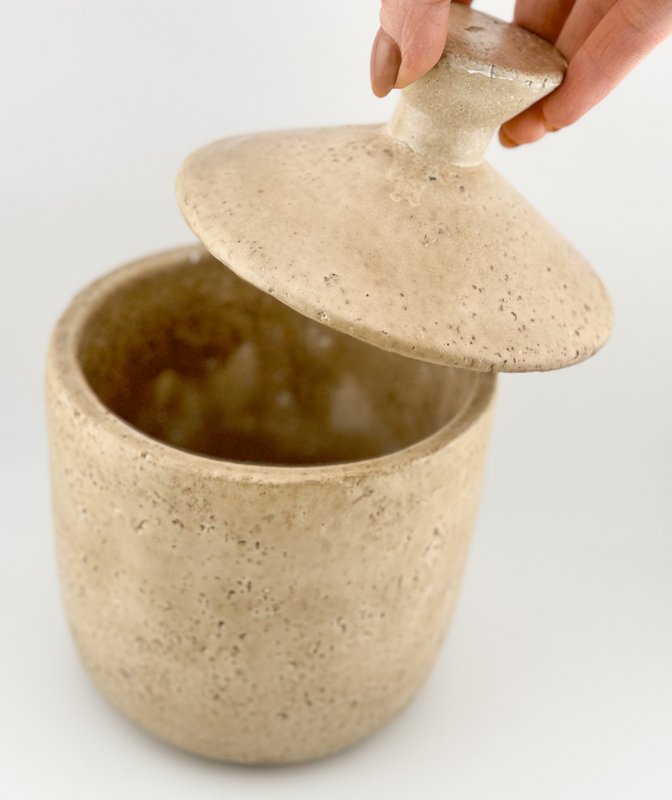 Earthenware pot with beige lid