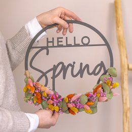 Couronne en bois Hello Spring (UE = 2 pièces)