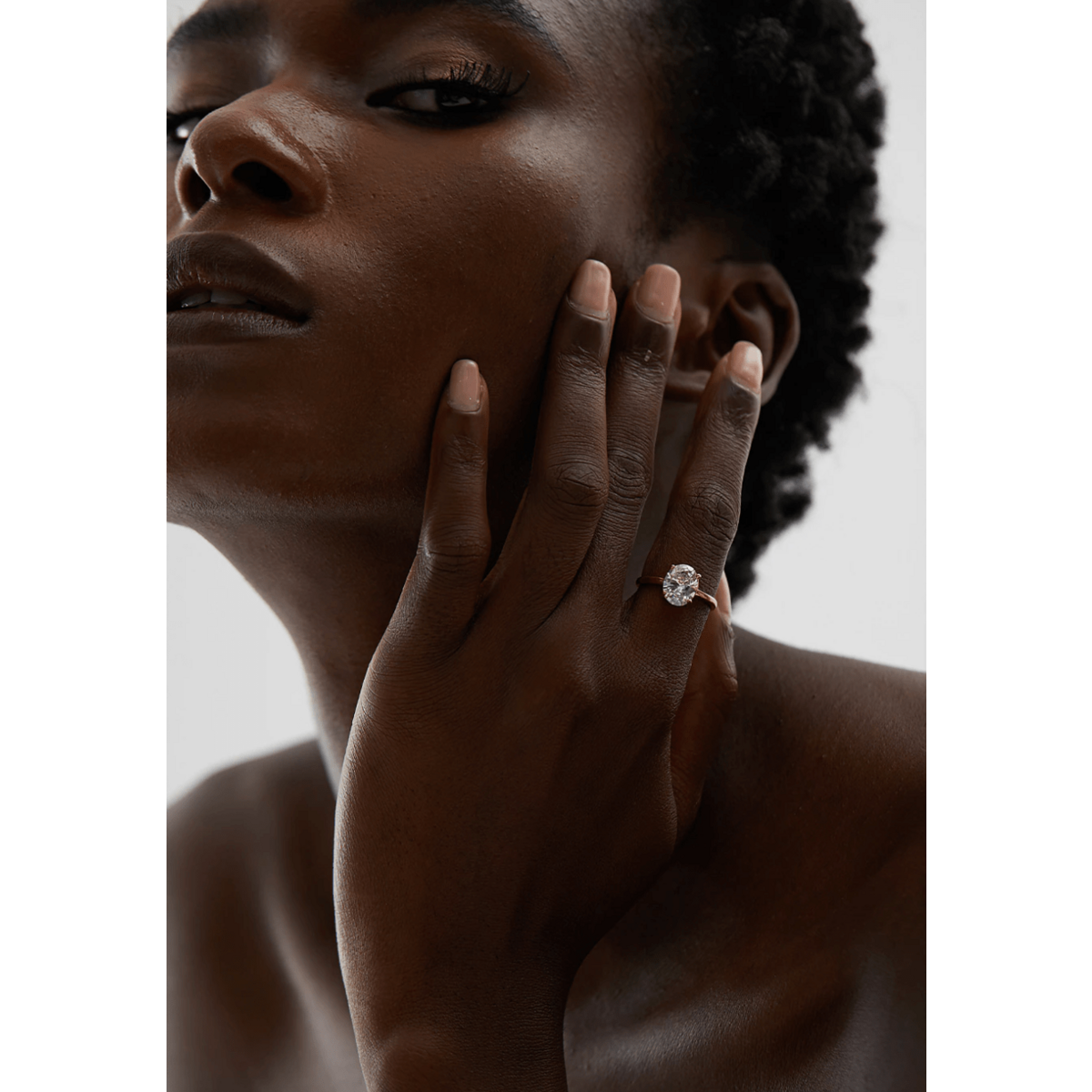 Tabby - Solitaire jubilæums ring i krystalguld