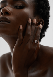 Tabby - Solitaire jubilæums ring i krystalguld