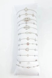 Viel Schmuck mit Display