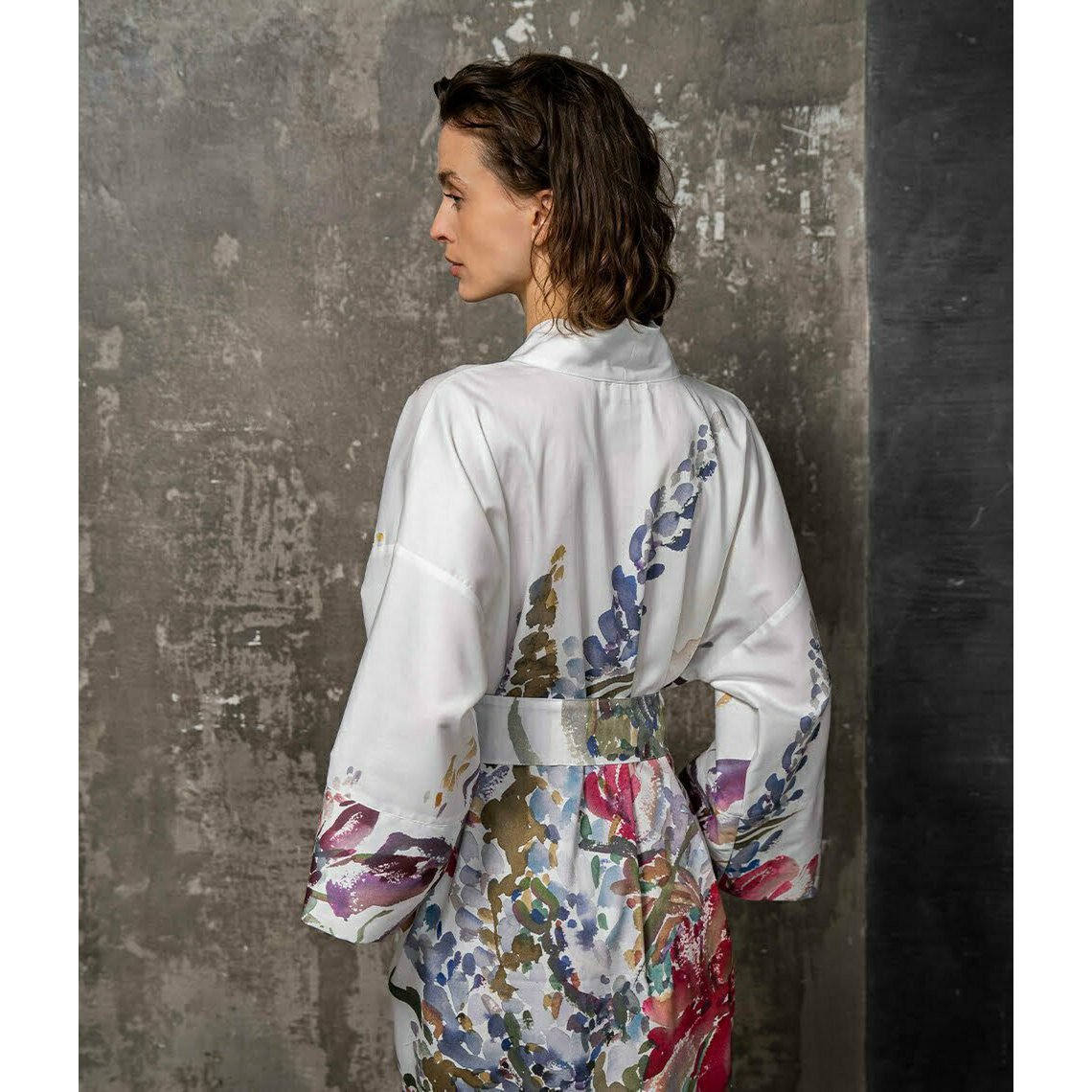 Satin-Robe-Kimono Irises von Kmieliauskaite