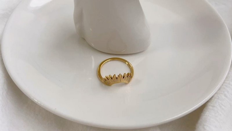 Lucy - Geometrischer Sun Ray Ring
