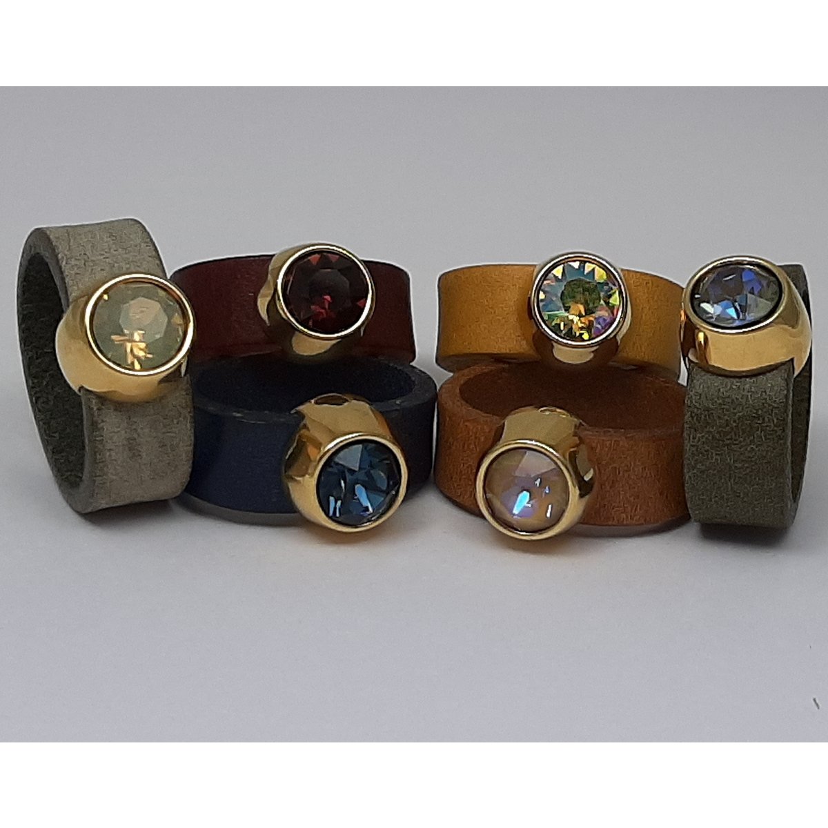 Bague en cuir SS39 élément Swarovski or 24 carats