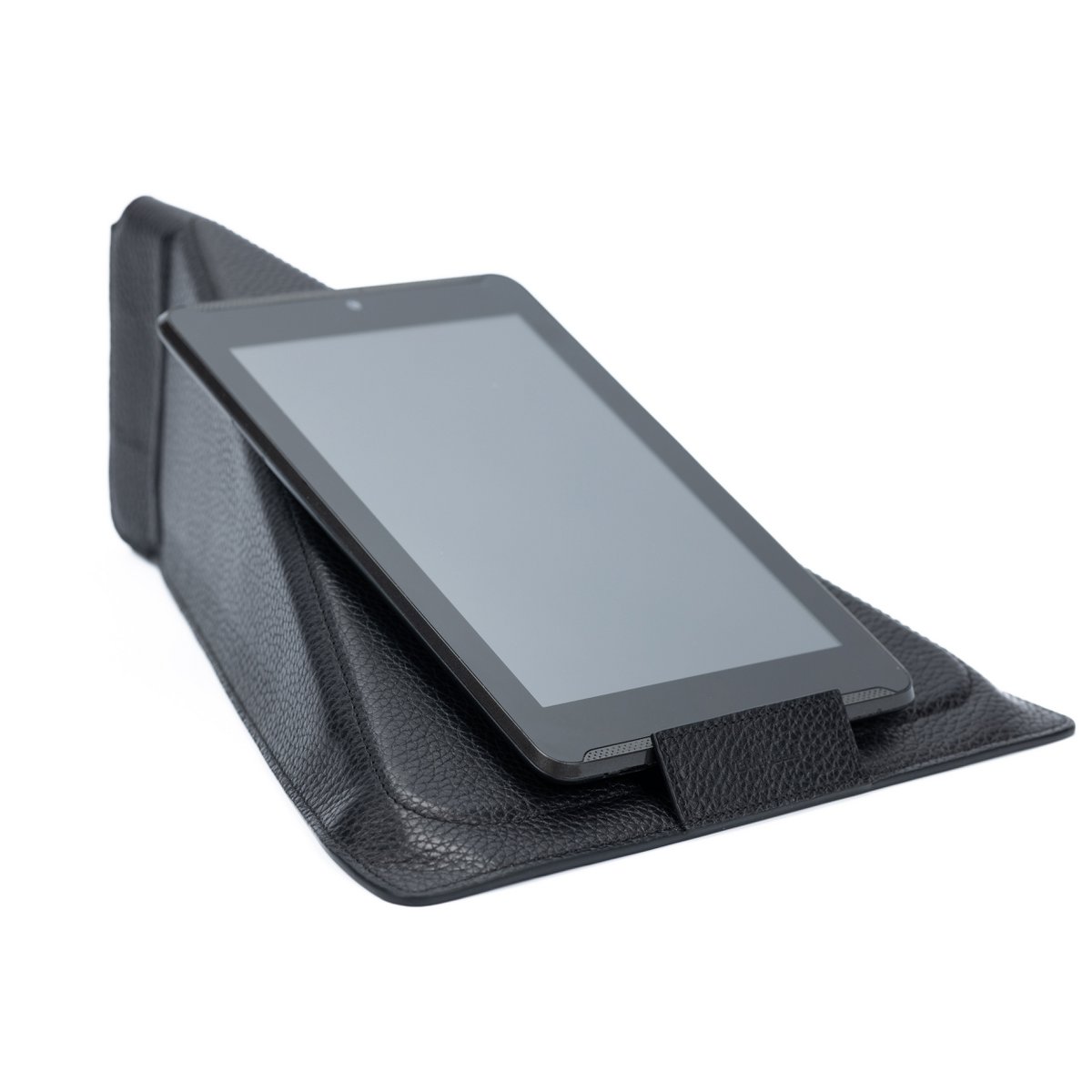 K0031AB | Etui/modułowy stojak na tablet z prawdziwej skóry, licowej, licowej. Kolor czarny Zamykanie na magnesy. Wymiary: 22 x 31 cm Opakowanie: Torebka Tnt