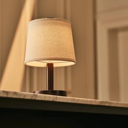 Rover dunkelbraune wiederaufladbare Holzlampe