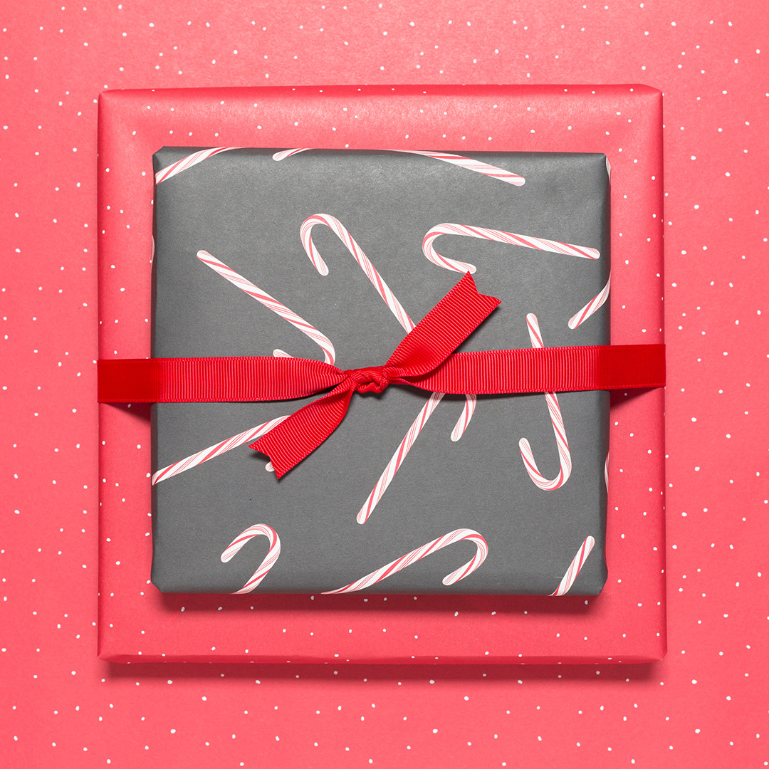 Duurzaam kerstcadeaupapier grijs en rood, rood inpakpapier "Ilex" - dubbelzijdig inpakpapier gemaakt van 100% gerecycled papier